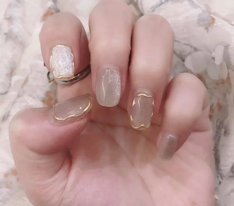 Móng mắt mèo kim cương lấp lánh giúp nàng thêm phần nổi bật