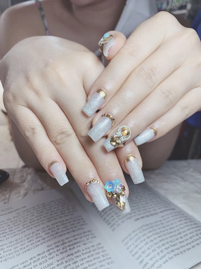 Mắt mèo kim cương nail xu hướng mới giúp đôi tay thêm phần quyến rũ