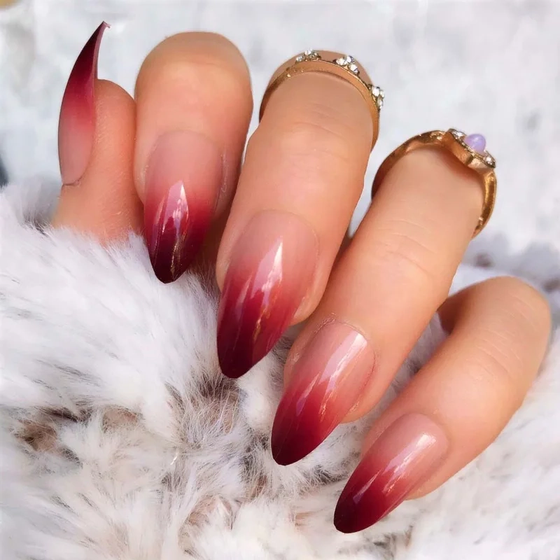 Mẫu nail sơn thạch đỏ tạo hiệu ứng trong suốt cực kỳ nổi bật
