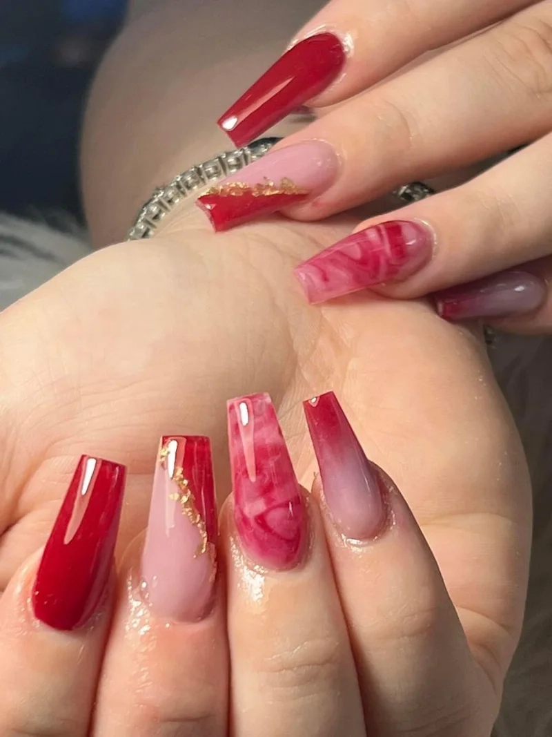 Mẫu nail thạch đỏ giúp nàng luôn thu hút với vẻ đẹp nhẹ nhàng