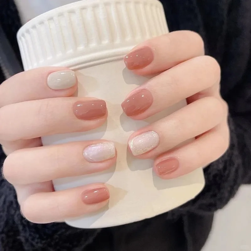 Mẫu móng hồng thạch sang trọng phù hợp với mọi hoàn cảnh