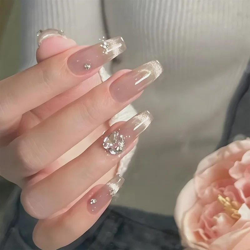 Bộ móng màu hồng thạch lựa chọn hoàn hảo cho nàng yêu thích sự ngọt ngào