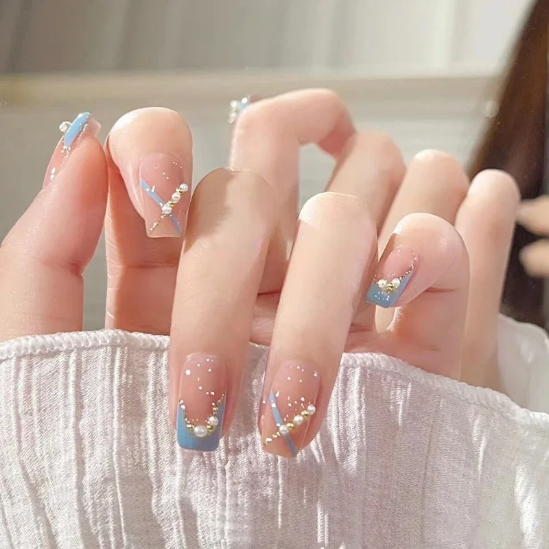 Màu hồng thạch nail giúp nàng luôn tự tin với vẻ ngoài nhẹ nhàng