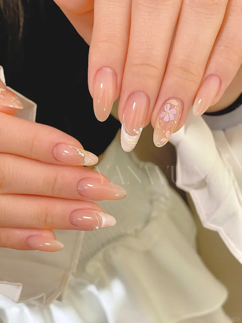 Màu móng tay màu hồng thạch phù hợp với mọi phong cách thời trang