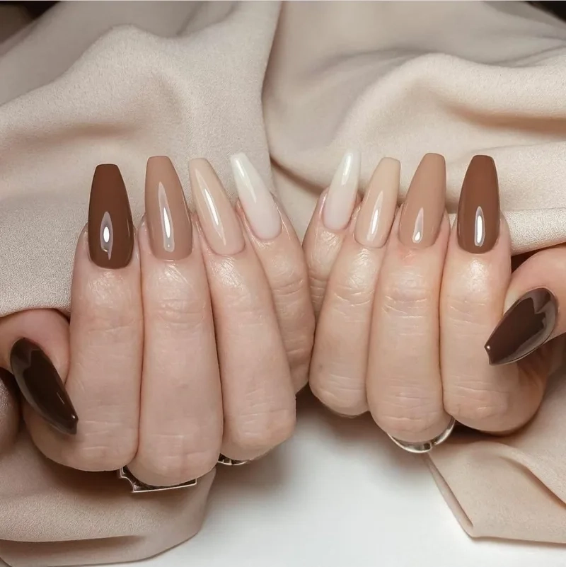 Mẫu nail sơn thạch đơn giản nhưng vẫn nổi bật trong mọi ánh nhìn