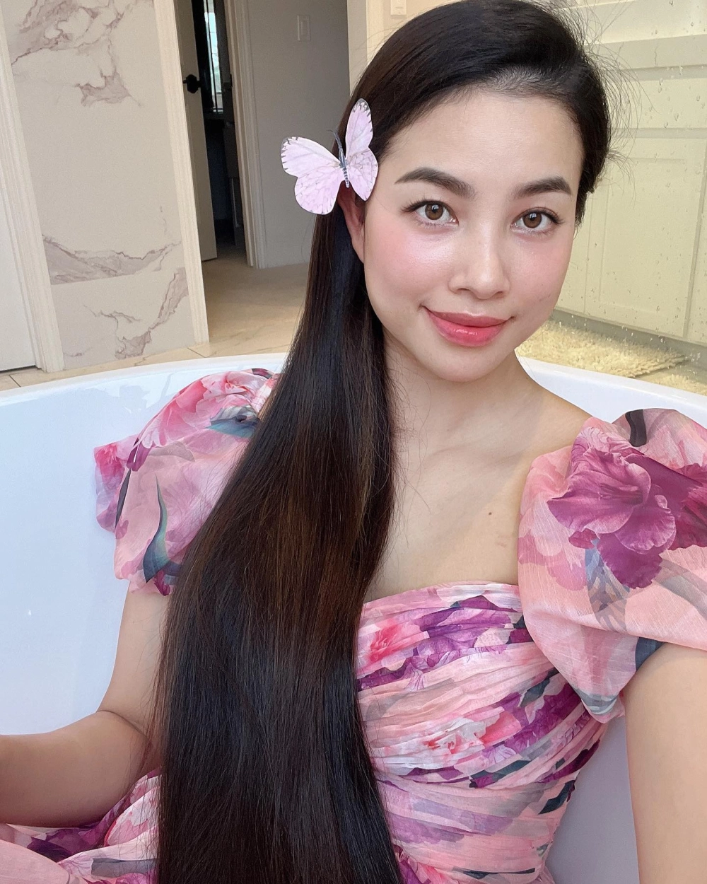 Tỏa sáng trên sân khấu của Hoa Hậu Phạm Huong