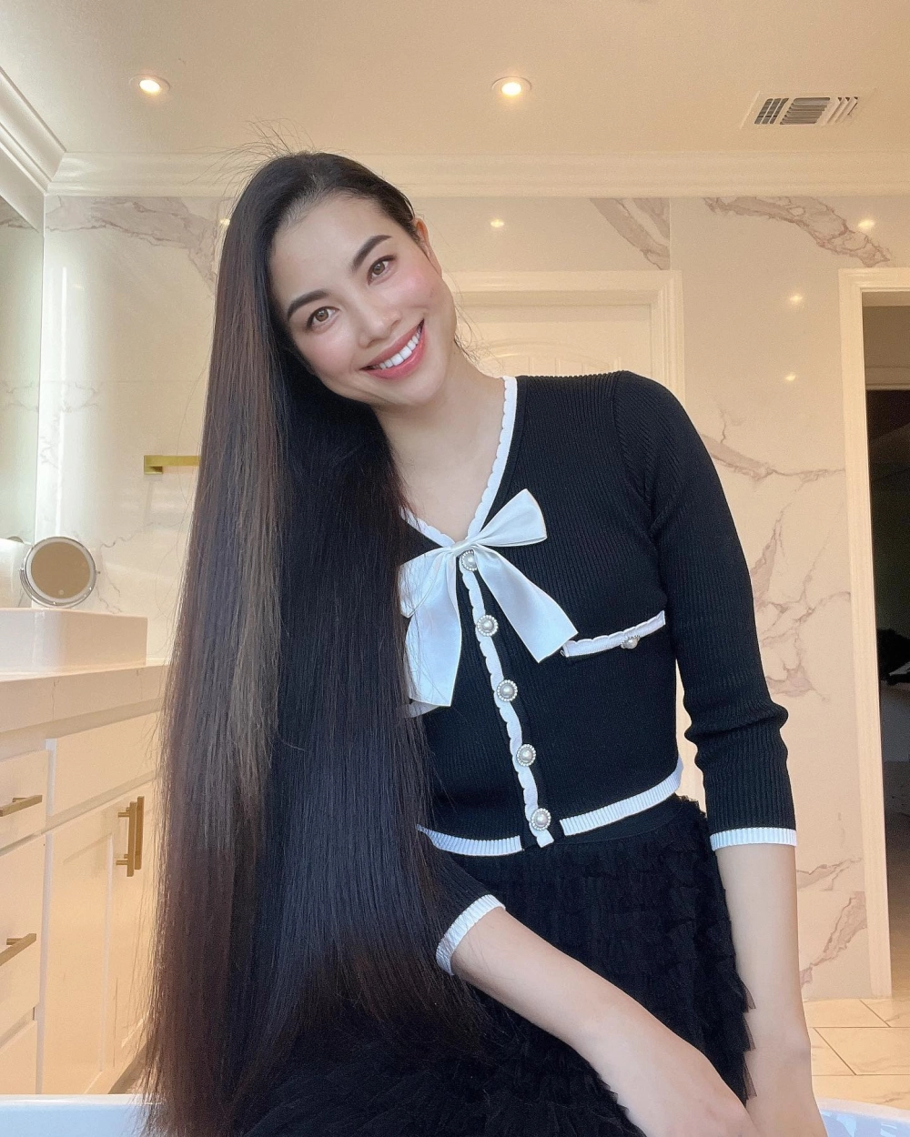 Nhan sắc thu hút của Hoa Hậu Phạm Thị Hương