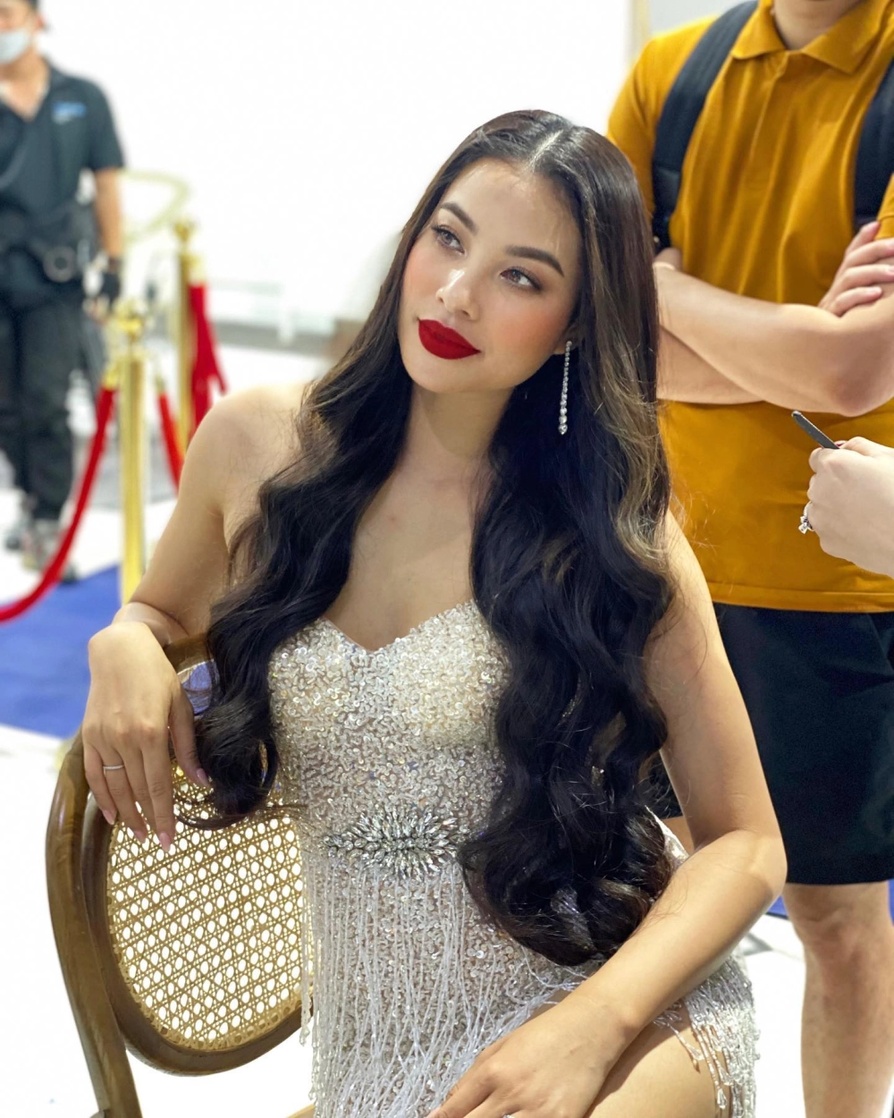 Thần thái chuyên nghiệp của Người Mẫu Phạm Hương