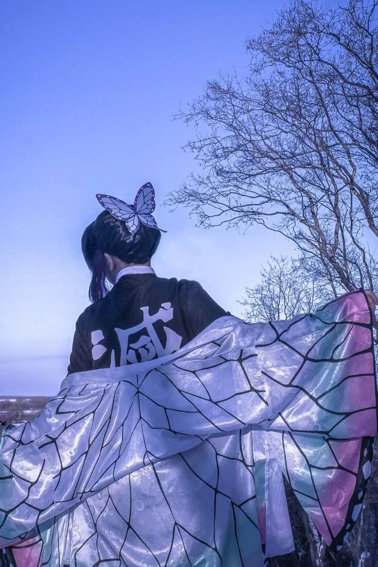 Cosplay Demon Slayer Shinobu tái hiện thần thái Trùng Trụ