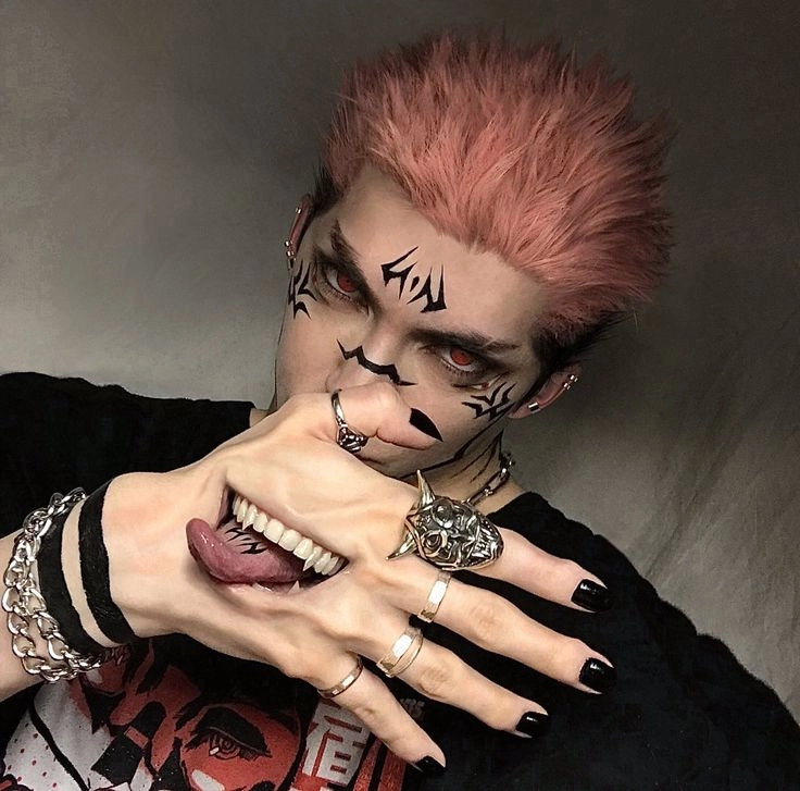 Sukuna cosplay hóa thân thành quỷ vương với tạo hình ấn tượng