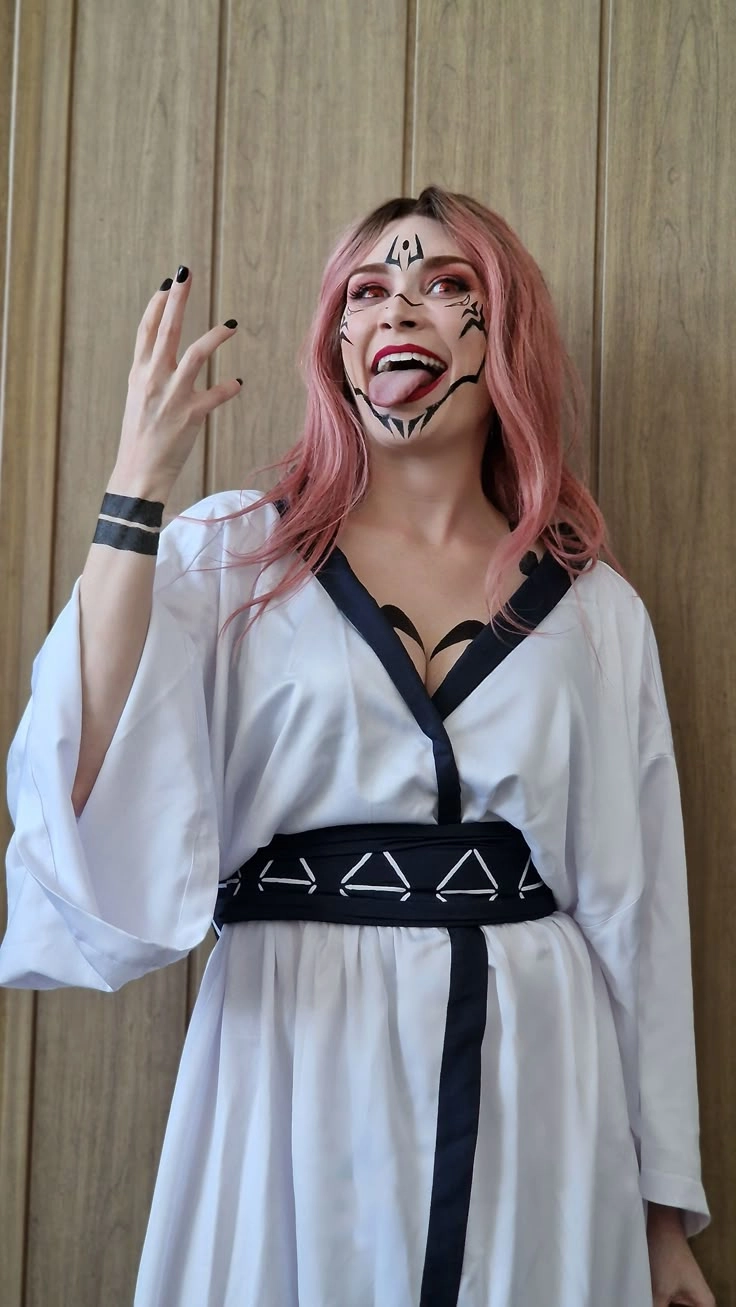 Female Sukuna cosplay phiên bản nữ quyến rũ nhưng đáng sợ