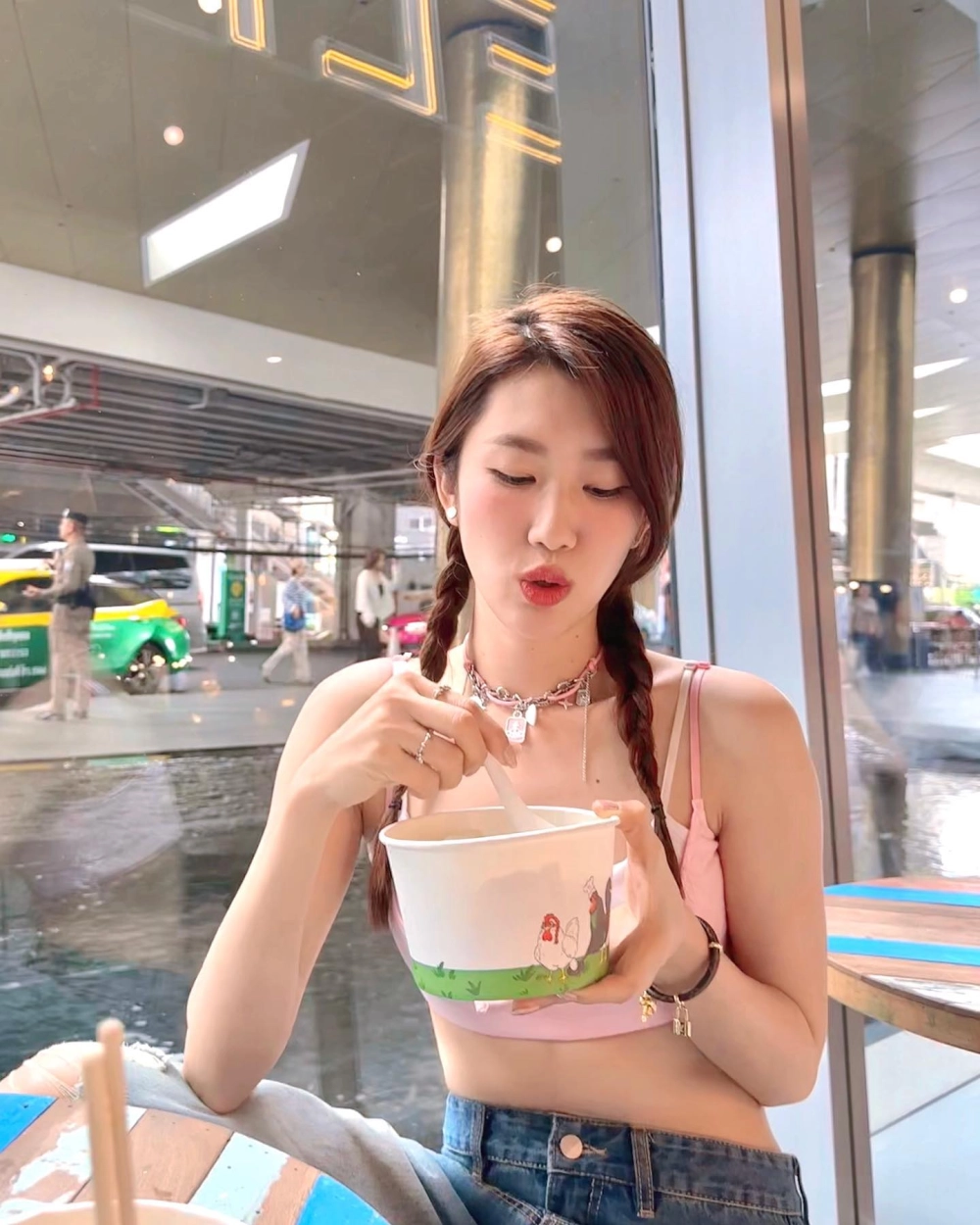 Top gái tik tok xinh với thần thái tự tin khiến cộng đồng mạng trầm trồ