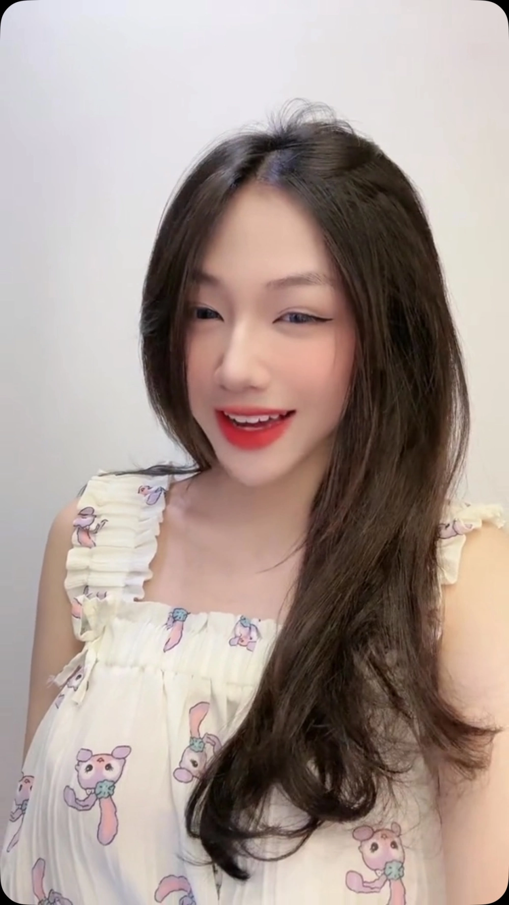 Tuổi thật của Trần Hà Linh Bao Nhiêu Tuổi khiến nhiều người tò mò