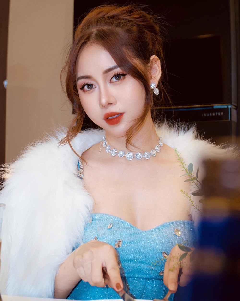 Những khoảnh khắc ấn tượng của Việt Phương Thoa trên mạng xã hội