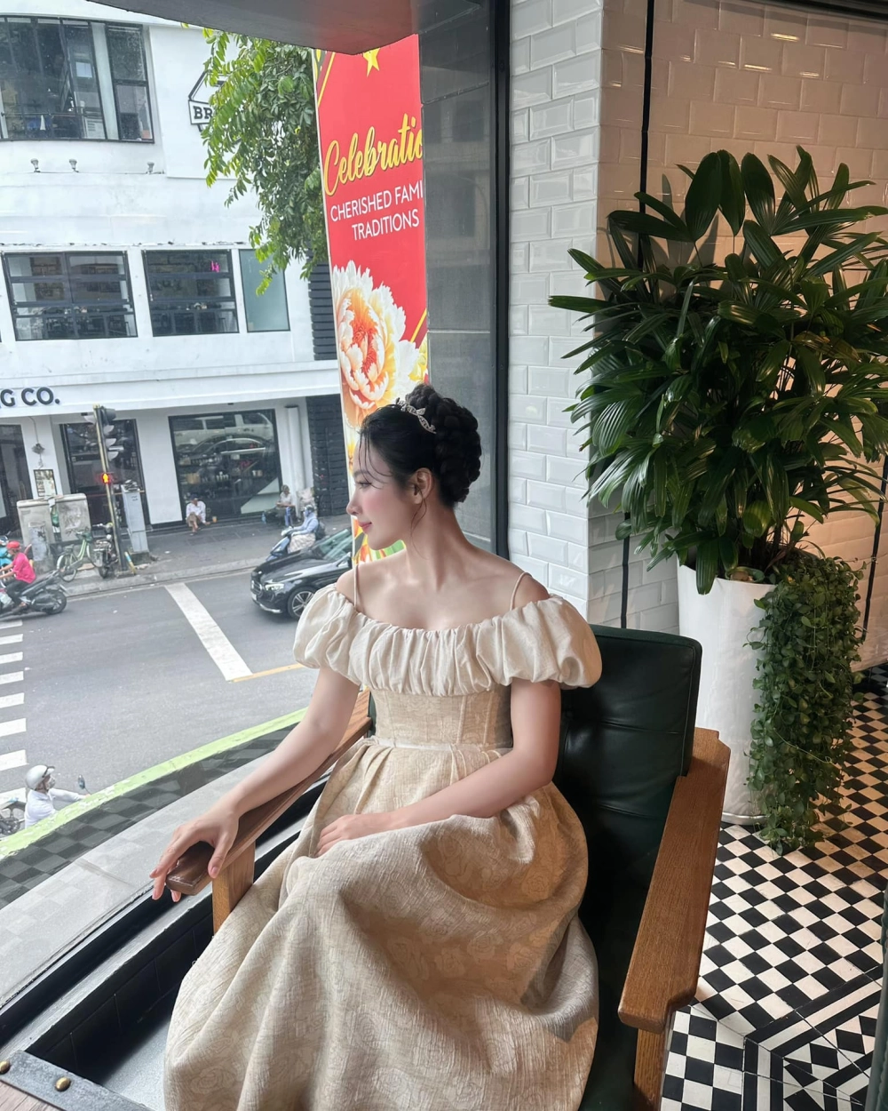 Angela Phương Trinh múa cột thể hiện sức mạnh và vẻ đẹp