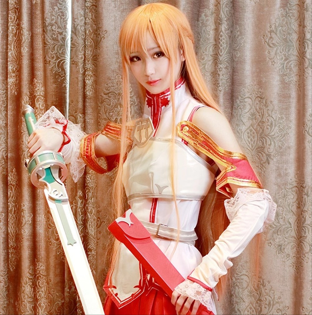 Asuna cosplay sword với tạo hình kiếm sĩ quyến rũ