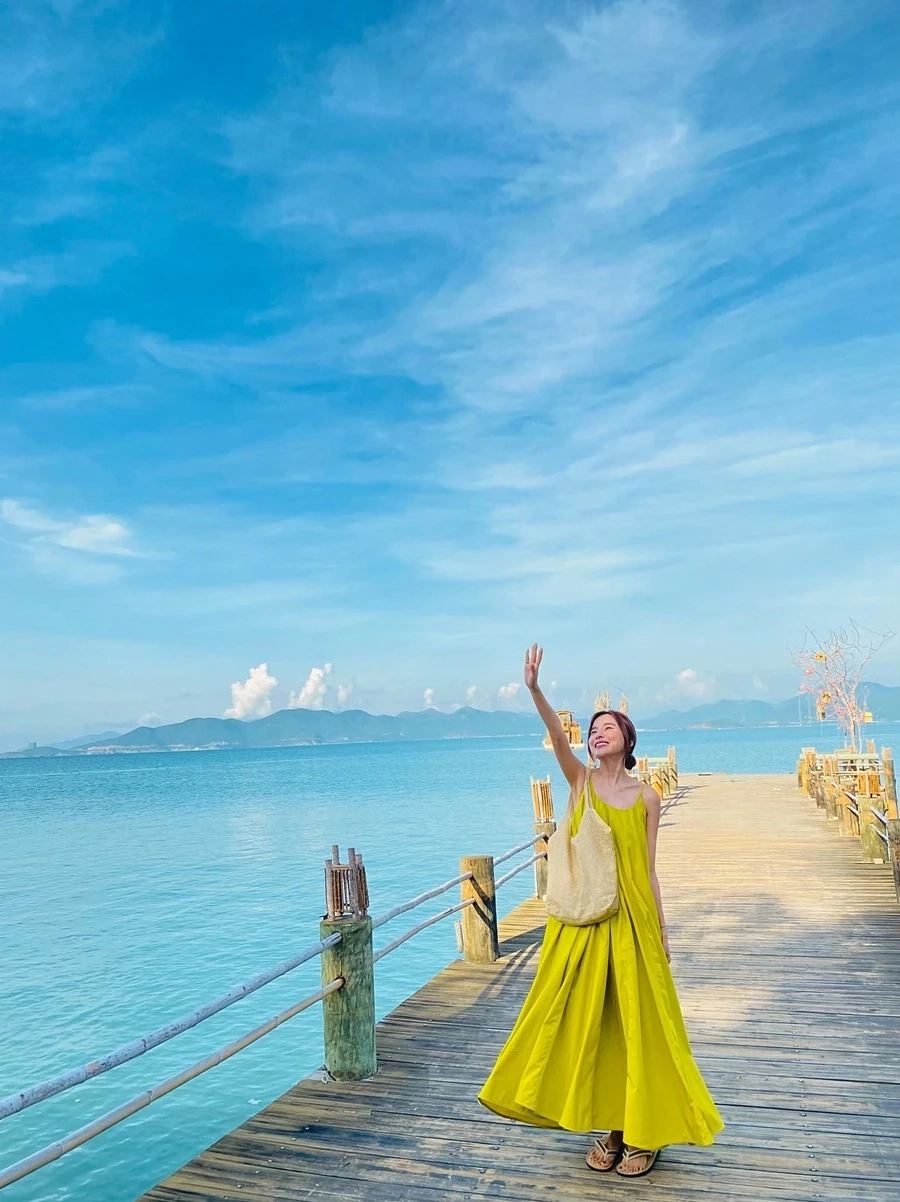 Khoảnh khắc gợi cảm của Cao Thái Hà khiến cộng đồng mạng trầm trồ
