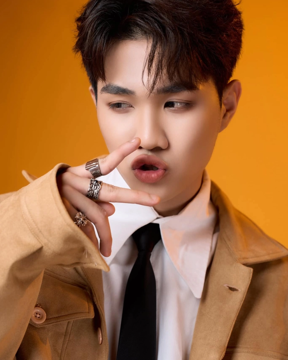Khám phá video và hình ảnh của Captain Boy 4K, chất lượng cao, sắc nét.