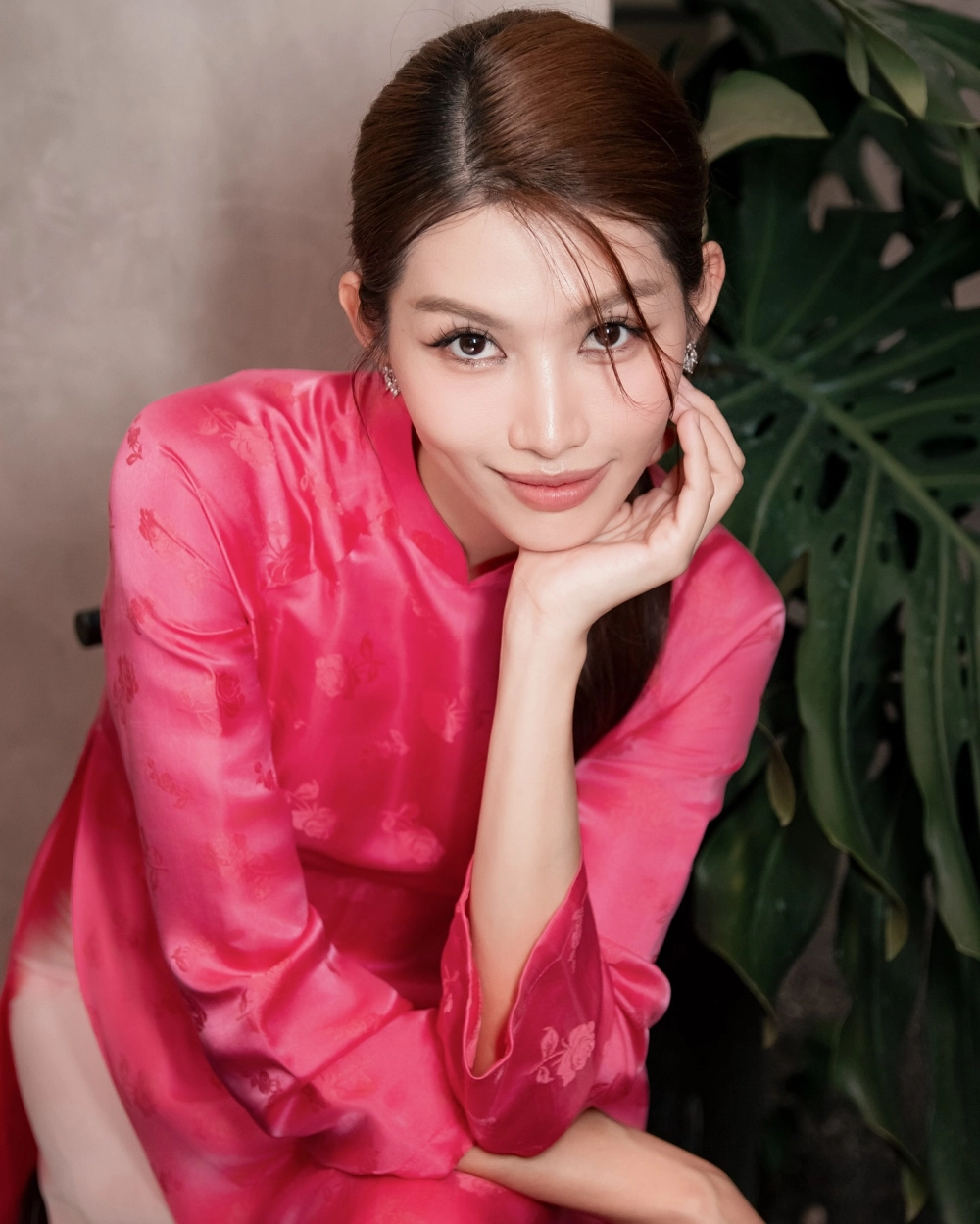 Chế Nguyễn Quỳnh Châu và bạn trai hiện tại tạo nên câu chuyện tình đẹp trong làng giải trí