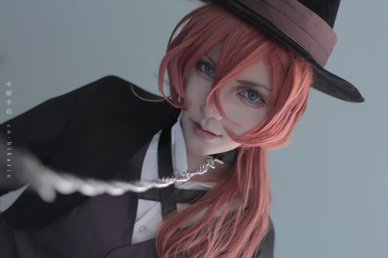 Cosplay Chuuya thể hiện thần thái chuẩn Nakahara Chuuya