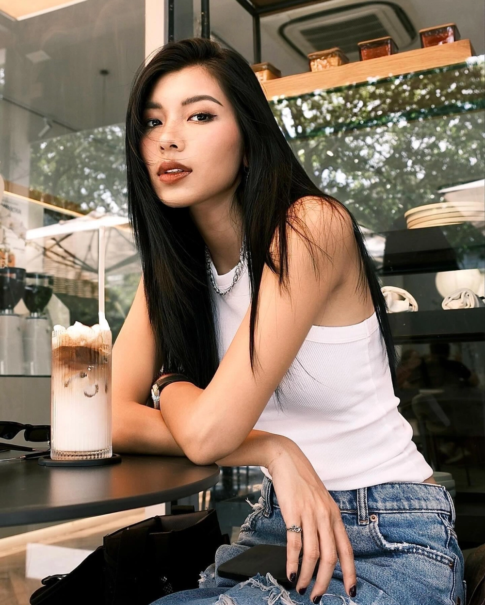 Tìm hiểu đồng ánh quỳnh sinh năm và sự nghiệp của cô trong từng năm tháng