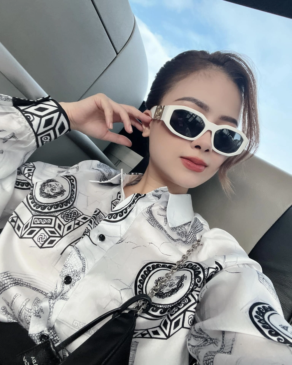 Cầu Vồng Lấp Lánh Dương Hoàng Yến là một ca khúc đầy lãng mạn và ngọt ngào