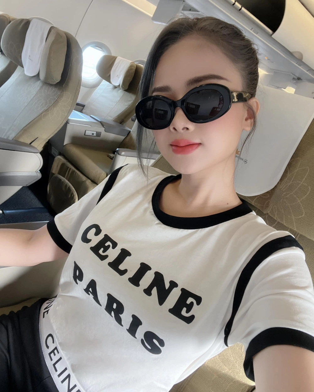 Dương Hoàng Yến Tuổi là thông tin mà người hâm mộ luôn muốn biết về ca sĩ yêu thích của mình