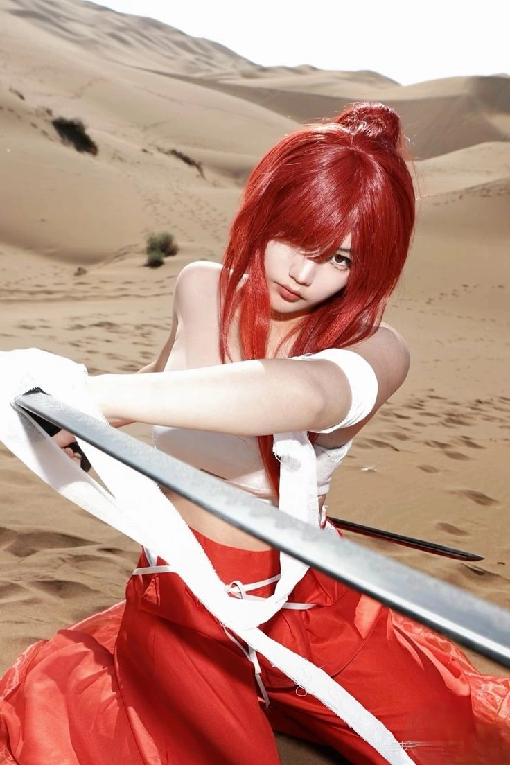 Erza cosplay khoe vẻ đẹp chiến binh và nữ tính