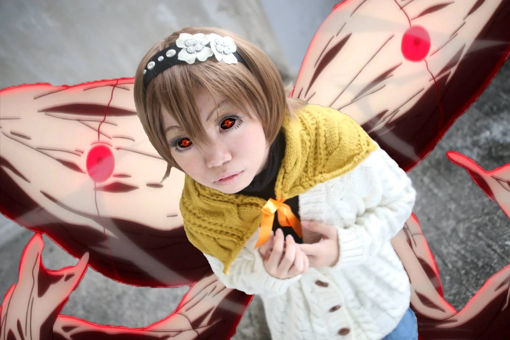 Hinami Tokyo Ghoul cosplay thu hút bởi ánh mắt buồn