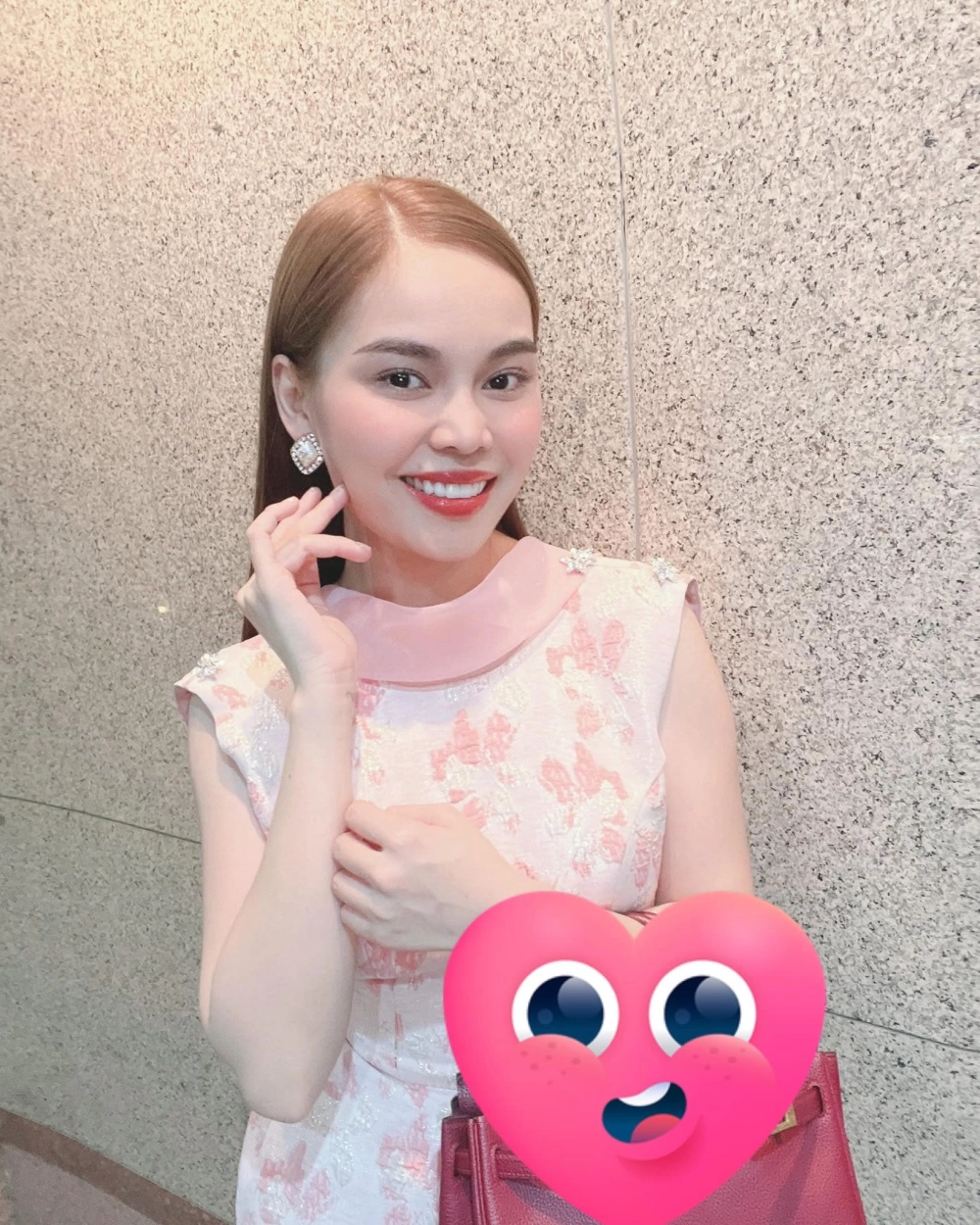 Cùng nhau hát karaoke Nhớ về em Giang Hồng Ngọc trong những buổi tụ tập