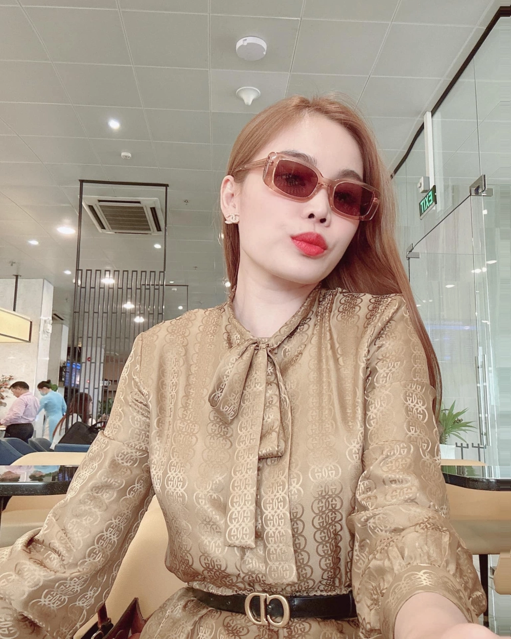 Tìm hiểu thêm về Giang Hồng Ngọc Chị đẹp trong sự nghiệp âm nhạc