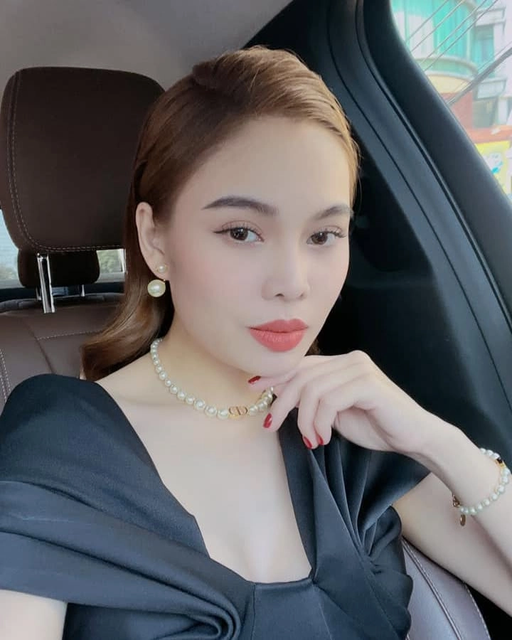 Hát cùng bạn bè với Giang Hồng Ngọc karaoke trong những giây phút thư giãn