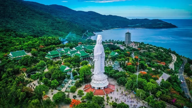 Chùa Bán đảo Sơn Trà là điểm đến lý tưởng để chiêm bái và ngắm cảnh biển