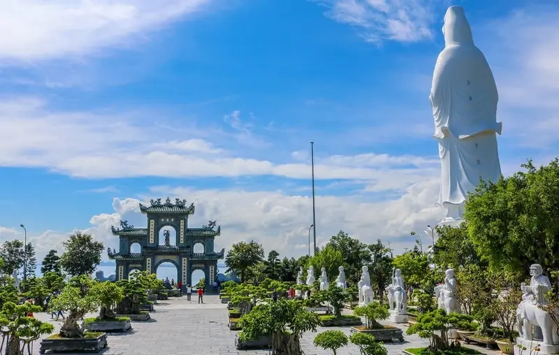 Chùa Linh Ứng Thành phố Đà Nẵng là biểu tượng tâm linh, thu hút hàng triệu du khách mỗi năm
