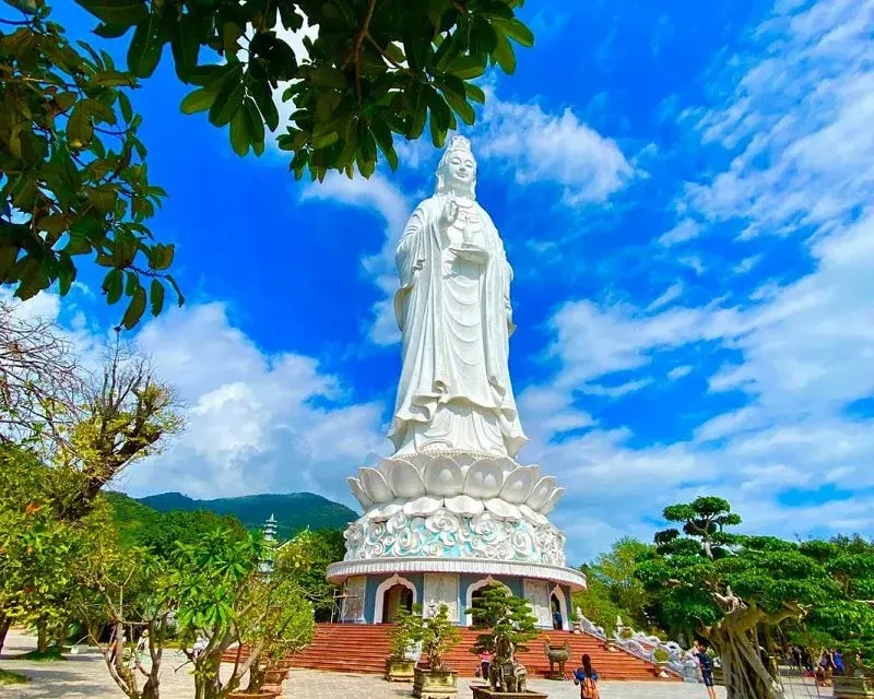Chùa Linh Ứng Đà Nẵng là điểm đến tâm linh thu hút đông đảo du khách