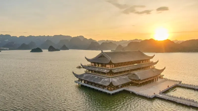 Hình ảnh chùa Tam Chúc ở Hà Nam là bức tranh đẹp về thiên nhiên và kiến trúc