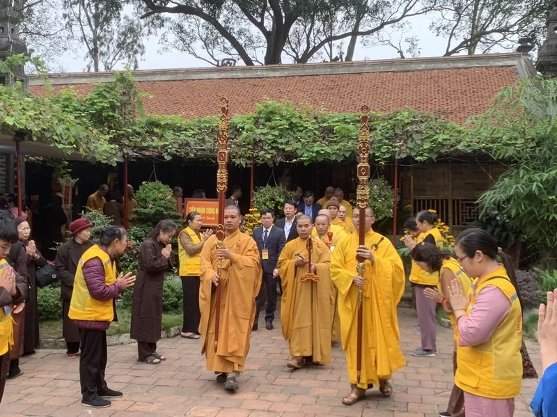 Không khí hân hoan trong khai hội chùa vĩnh nghiêm