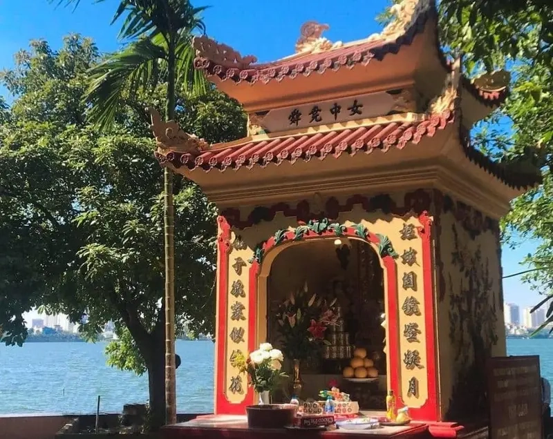 Nét đẹp tâm linh Việt mẫu phủ tây hồ
