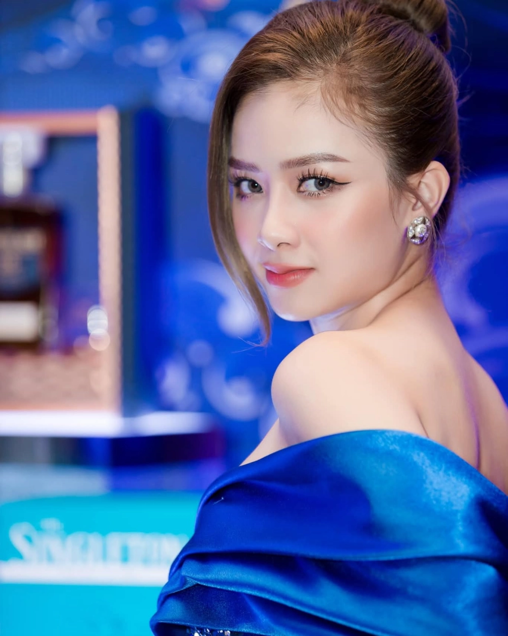 Khám phá các đĩa nhạc của Dương Hoàng Yến và các sản phẩm âm nhạc của cô