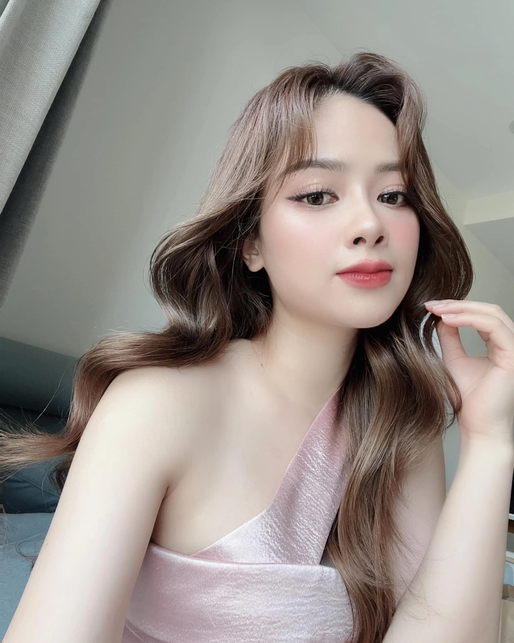 Tìm hiểu Dương Hoàng Yến tiểu sử và những bước đi quan trọng trong sự nghiệp âm nhạc của cô