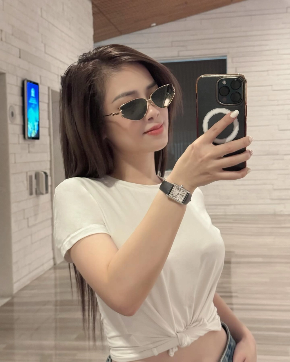 Khám phá Album Dương Hoàng Yến với những ca khúc đầy cảm xúc và đột phá