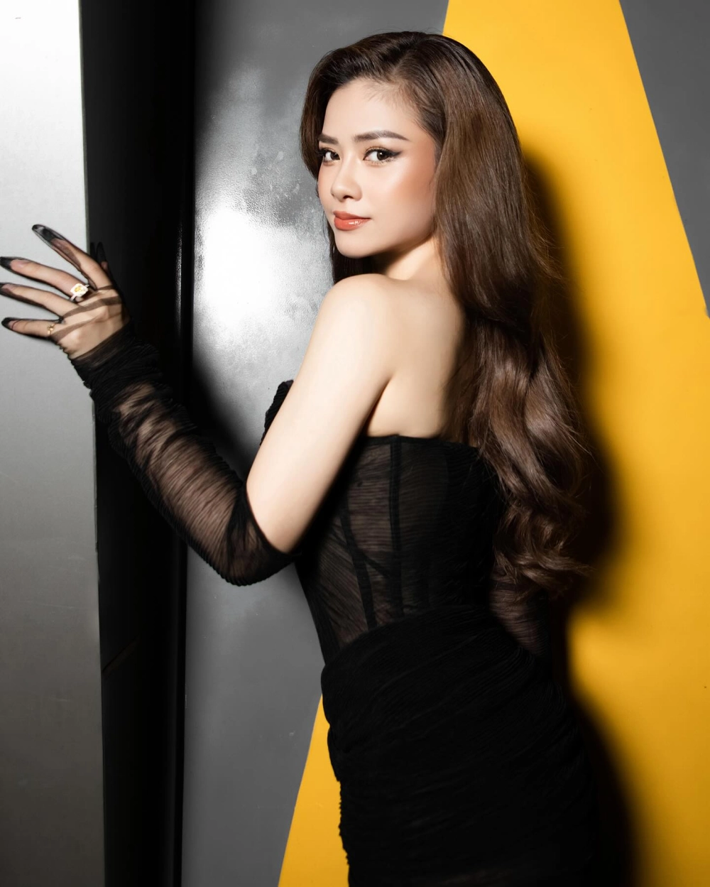 Cùng tìm hiểu về Dương Hoàng Yến cao bao nhiêu và sự tự tin trong mỗi bước đi
