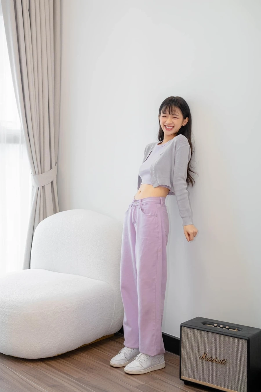 Linh Ka live Là nơi cô kết nối với người hâm mộ qua các buổi livestream trực tiếp