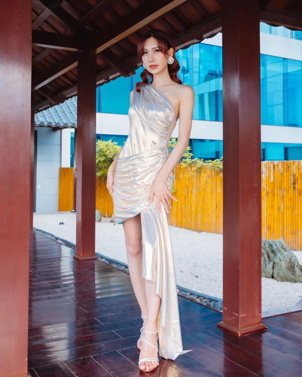 Lắng nghe tát nước đầu đình lynk lee với giai điệu sâu lắng và đầy cảm xúc