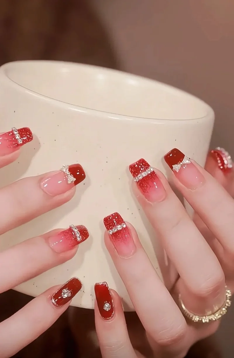Đẹp nhẹ nhàng với kiểu móng tay tết đơn giản