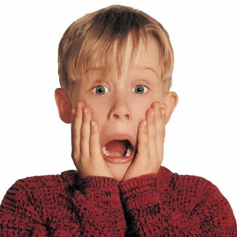 Meme ôm đầu bất ngờ tạo nên những tình huống hài hước khiến bạn không nhịn được cười
