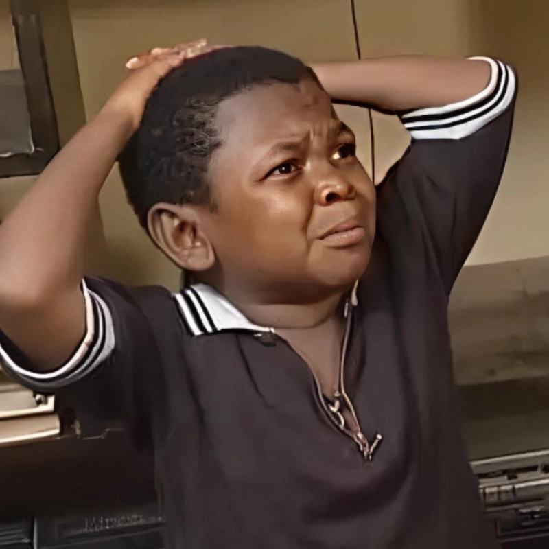 Meme anh da đen ôm đầu đầy hoảng hốt, tạo nên những tình huống vui nhộn