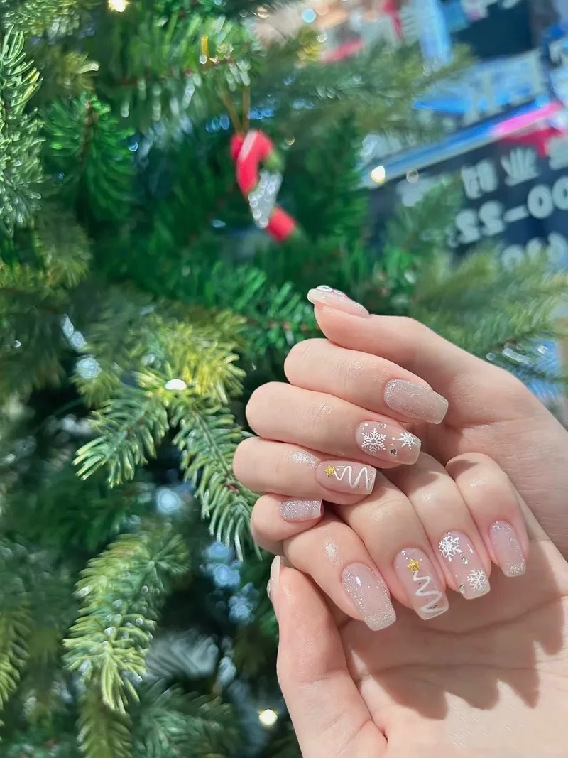 Đẹp rực rỡ mọi góc nhìn với mẫu nail noel đẹp