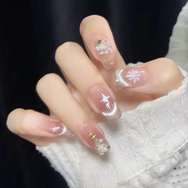 Gợi ý kiểu nail noel đơn giản dễ làm tại nhà
