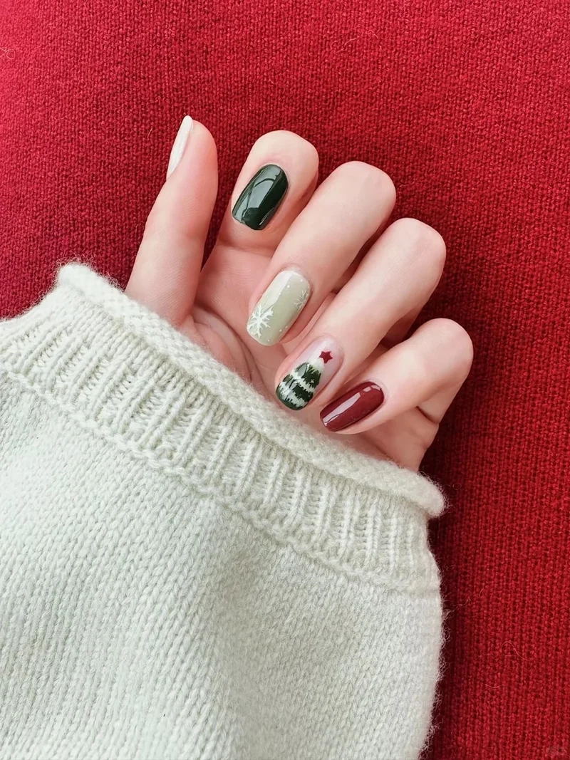 Đổi gió phong cách với các kiểu móng noel độc đáo